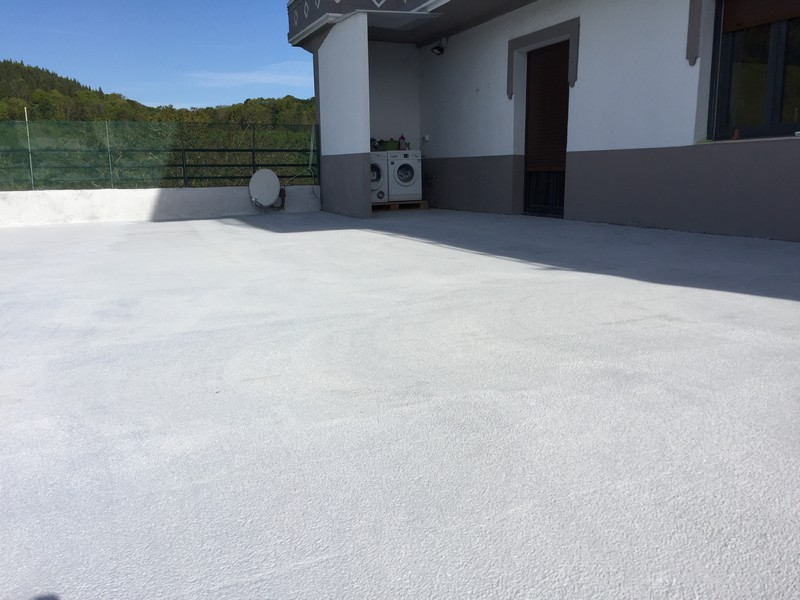 Resina elástica de poliuretano para impermeabilización de terrazas  transitables